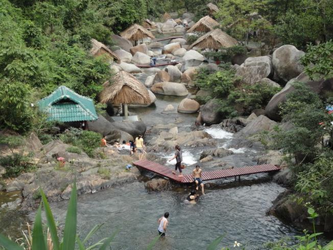 Suối NGẦM ĐÔI ĐÀ NẴNG