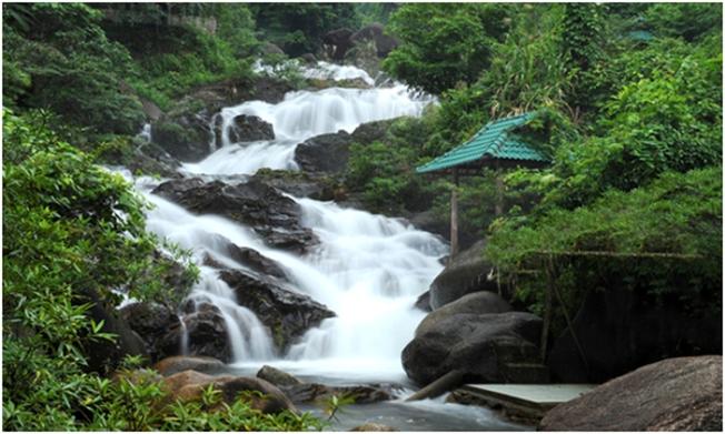 Suối NGẦM ĐÔI ĐÀ NẴNG