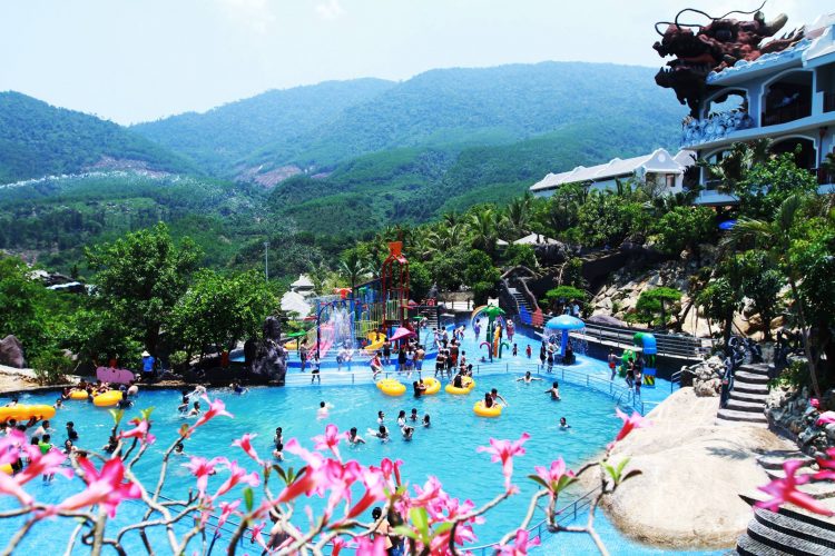 Công viên suối khoáng nóng núi Thần Tài