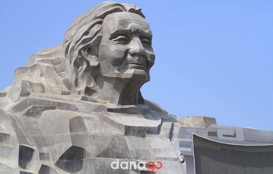 Tượng đài mẹ thứ quảng nam