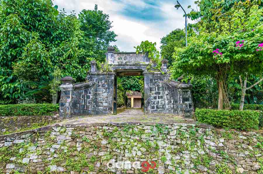 Làng cổ Lộc Yên