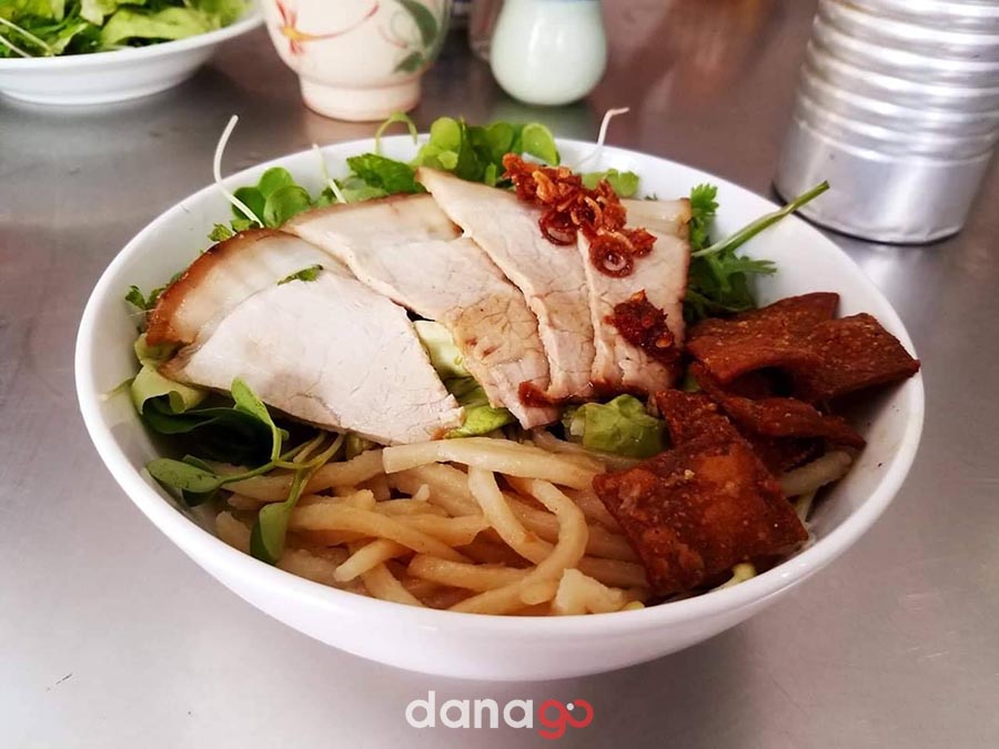 Cao Lầu vỉa hè Hội An