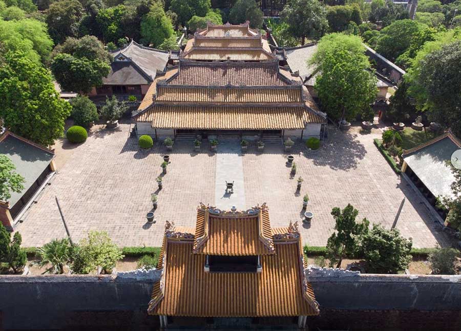 tham quan lăng tự đức