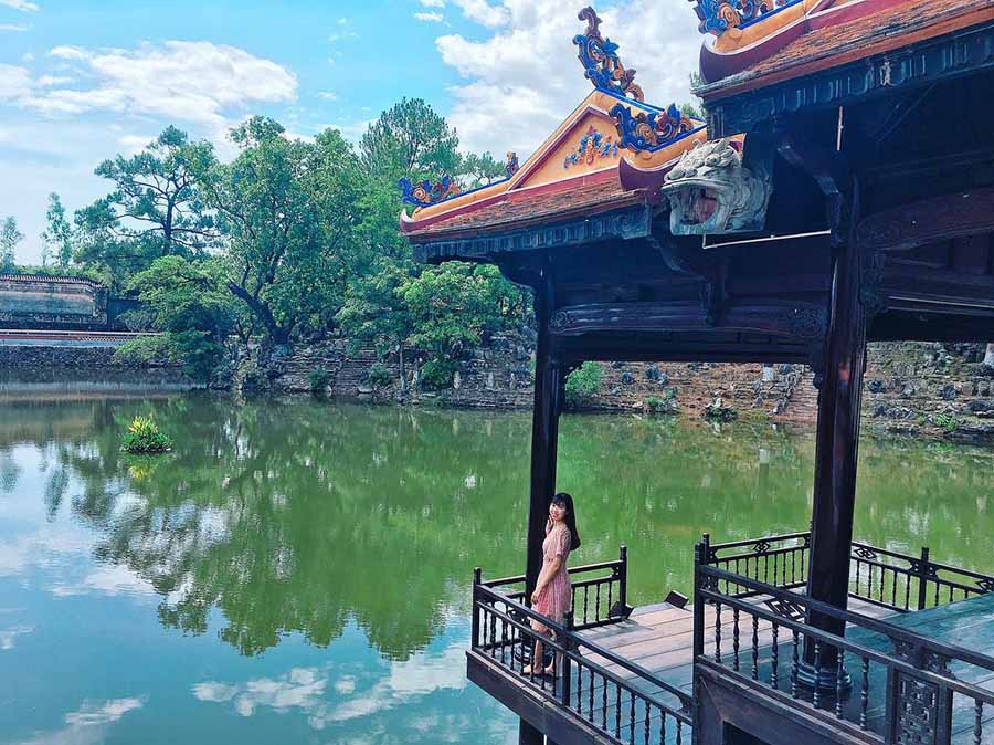 tham quan lăng tự đức