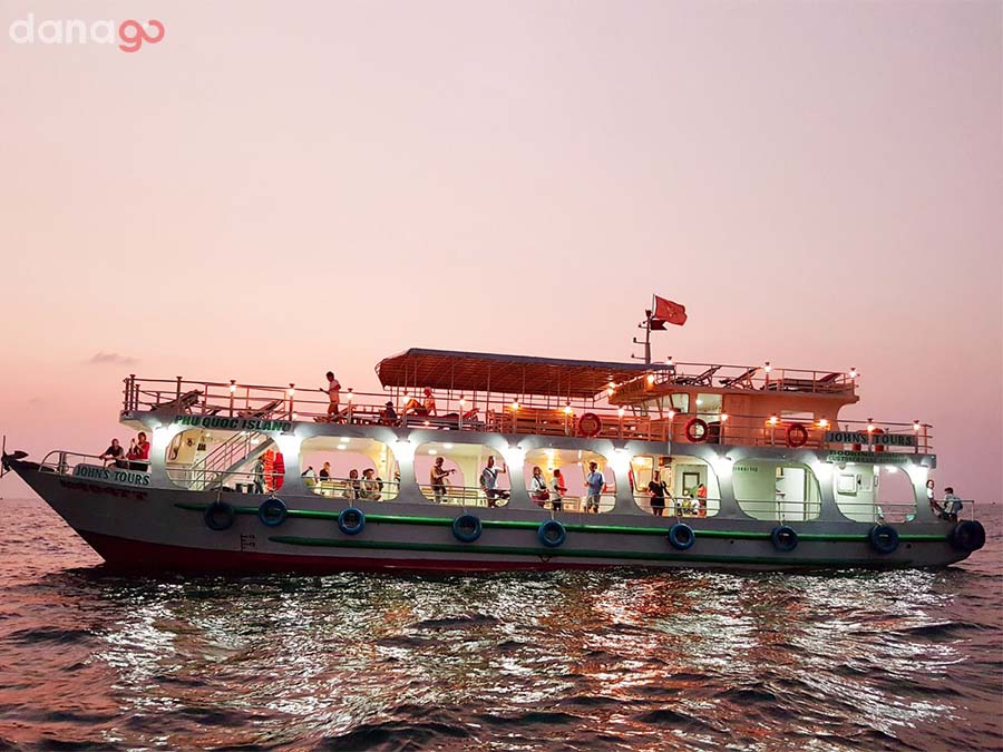 Ngắm hoàng hôn - câu mực đêm trên đảo Phú Quốc