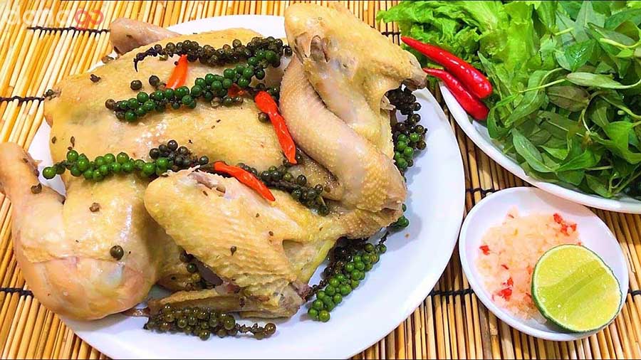 Gà hấp tiêu xanh Phú Quốc