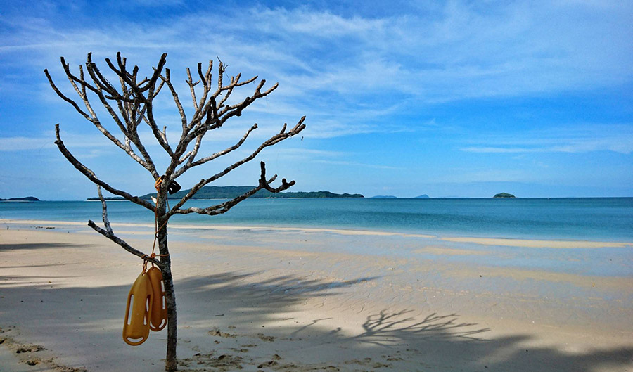 Bãi Biển Hồng Vàn