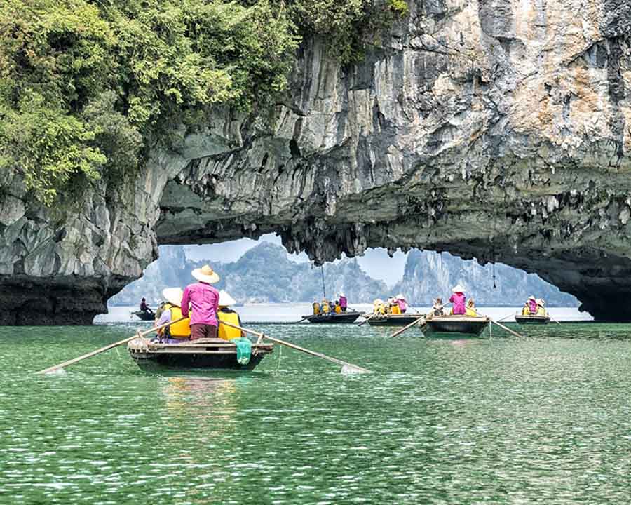Hang Trống và Hang Trinh Nữ
