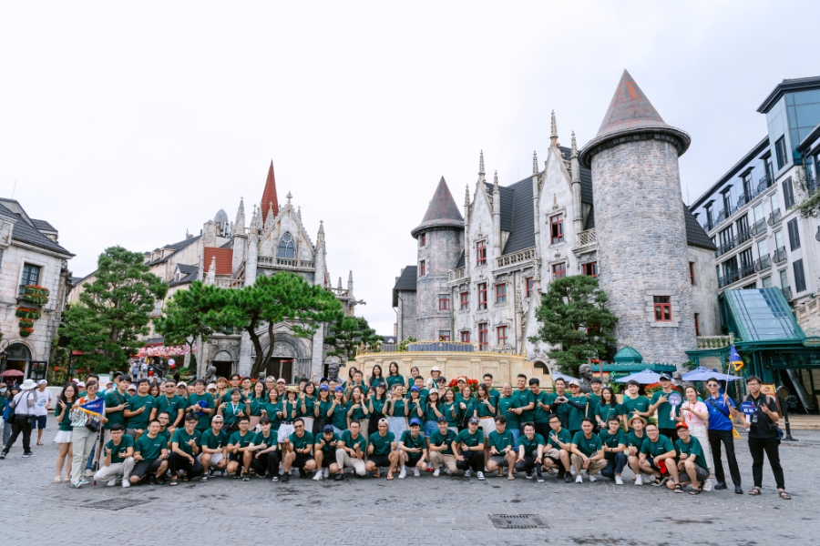 Check in làng Pháp Bà Nà Hills